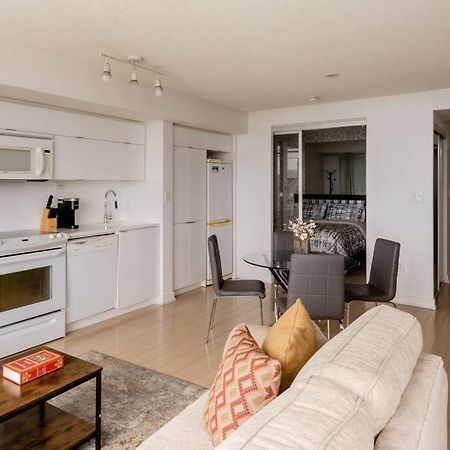 Stylish Downtown Lakeview Condo - One Free Parking Toronto Zewnętrze zdjęcie