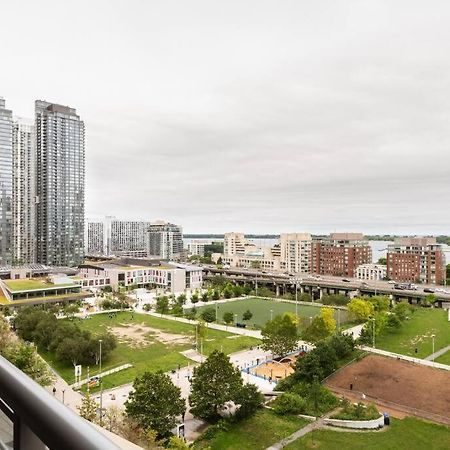Stylish Downtown Lakeview Condo - One Free Parking Toronto Zewnętrze zdjęcie